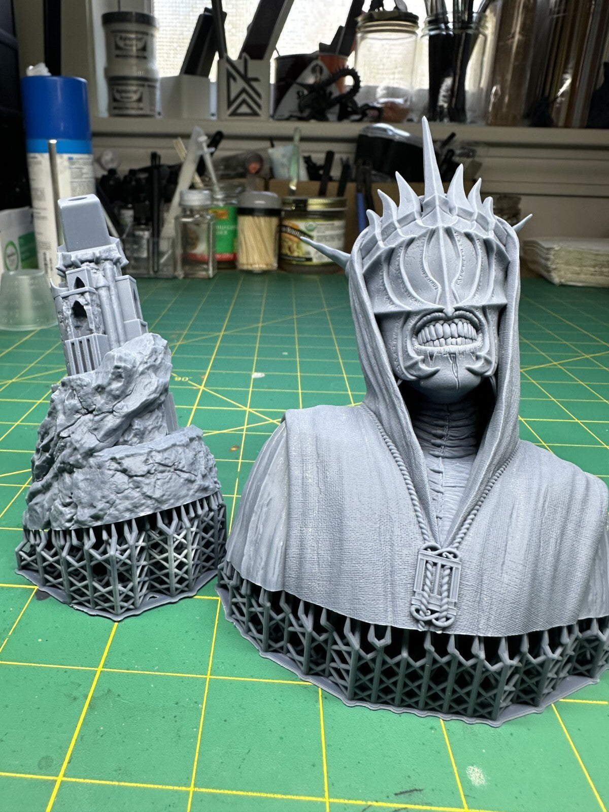 Bouche de Sauron hauteur 22 cm avec la base